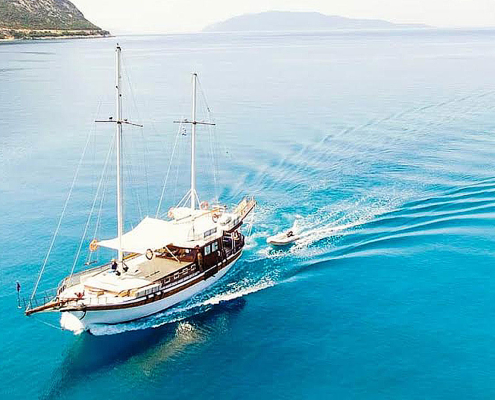SAILING – TRADITIONAL BOAT