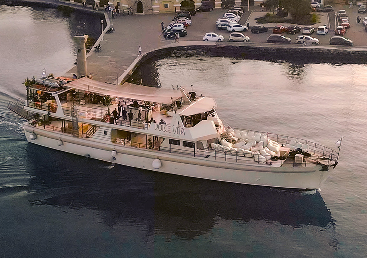 CRUISE WITH FUN BOAT